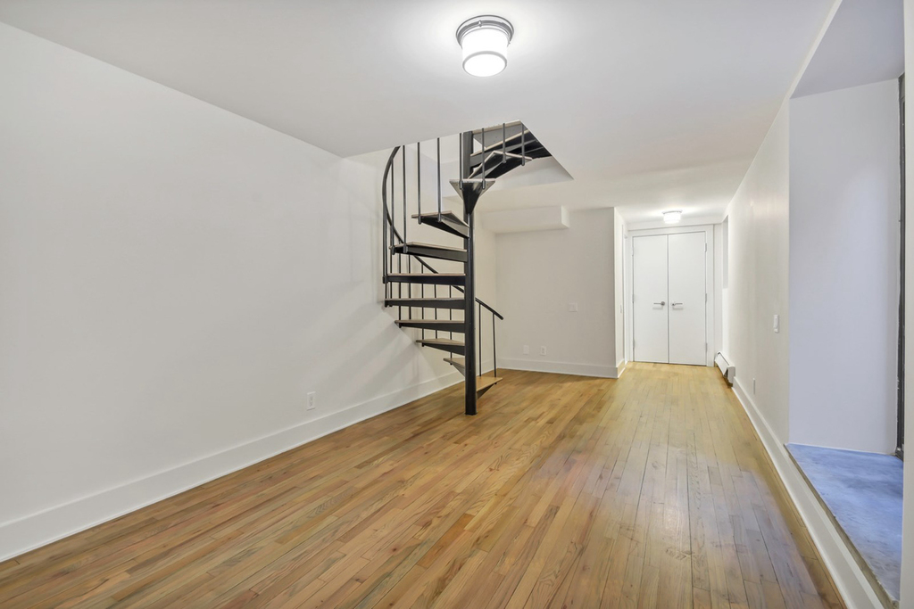 226 East 25th Street - Photo 5