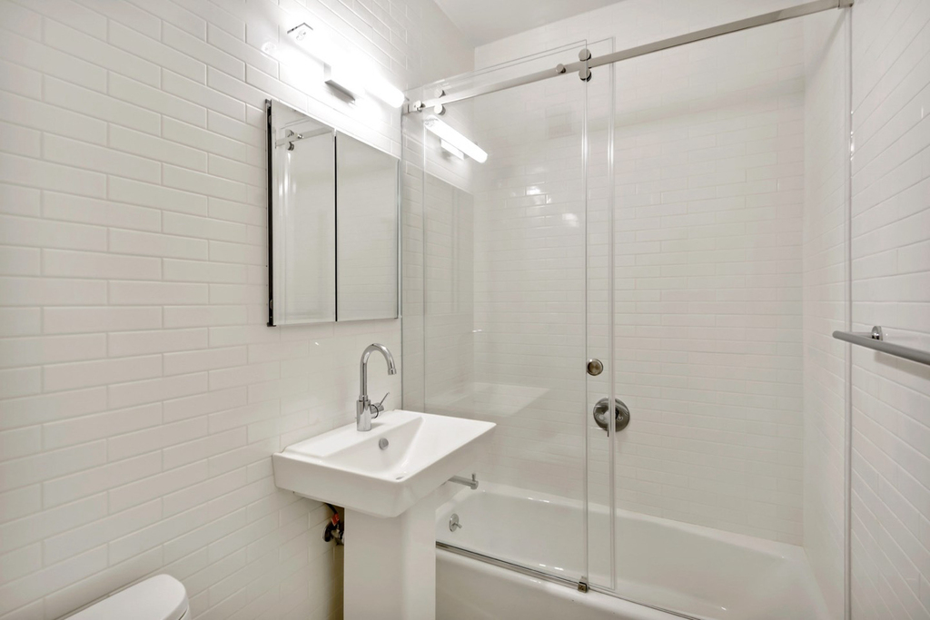226 East 25th Street - Photo 4
