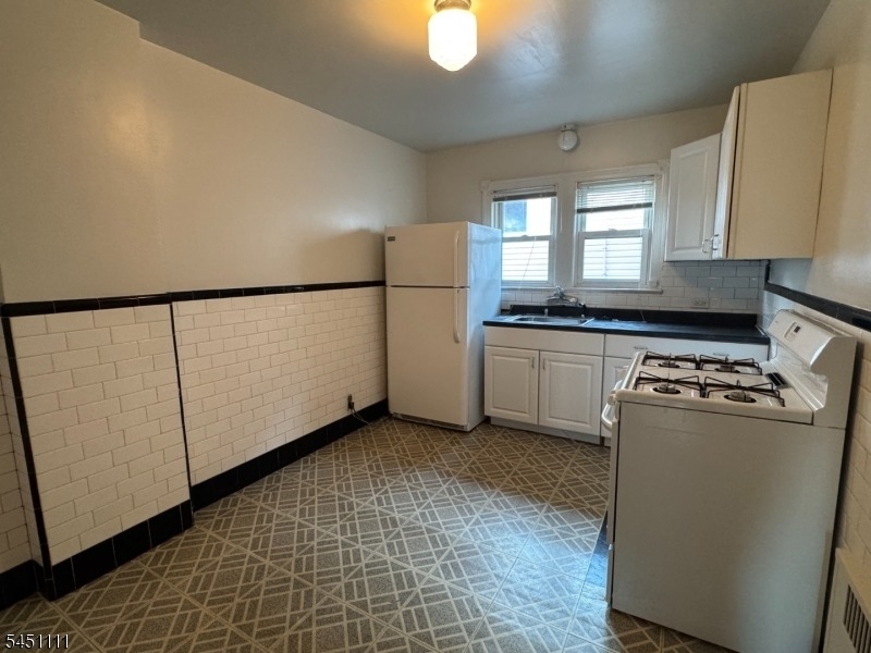 28 Knopf St - Photo 3
