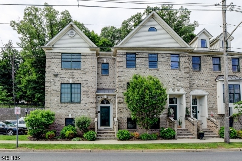 50 Bloomfield Ave - Photo 0