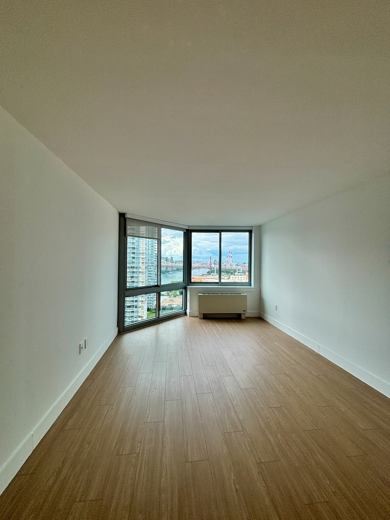 4705 Center Boulevard - Photo 8