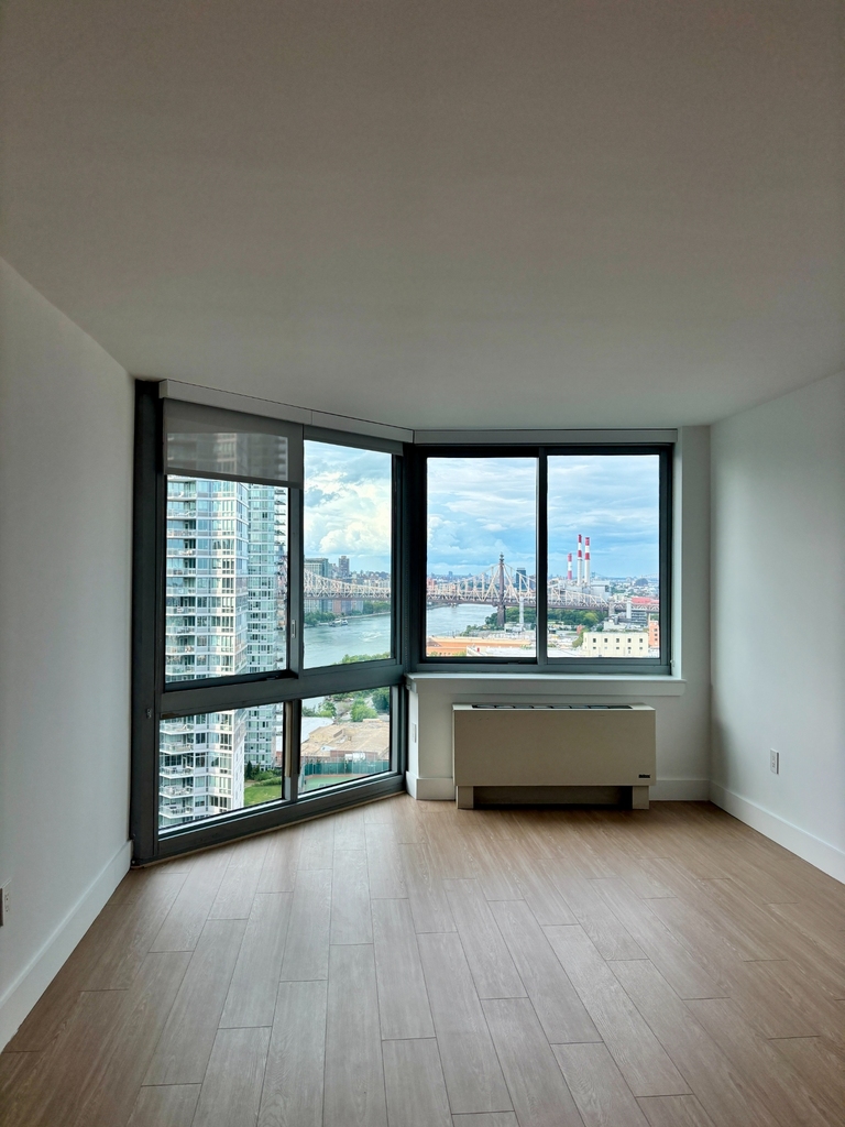4705 Center Boulevard - Photo 9