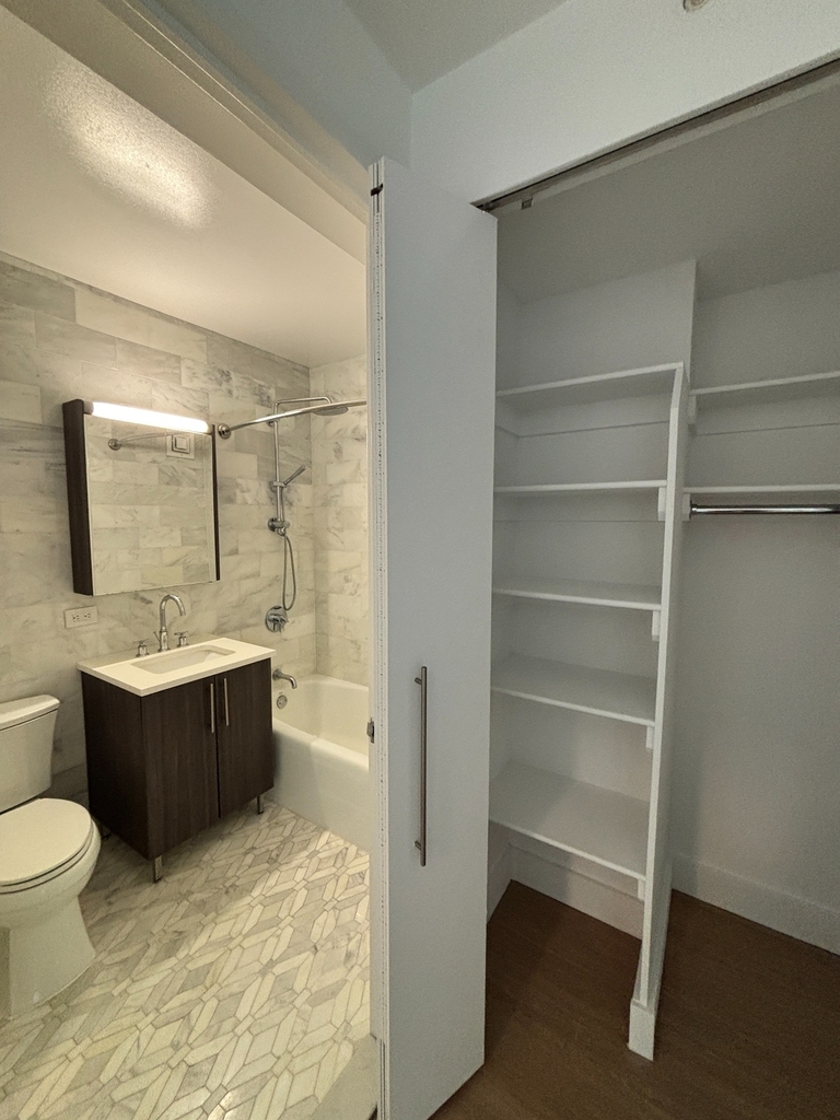 4705 Center Boulevard - Photo 15