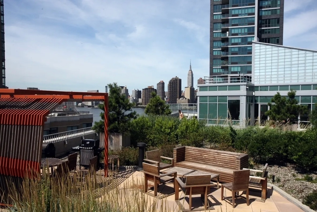 4705 Center Boulevard - Photo 2