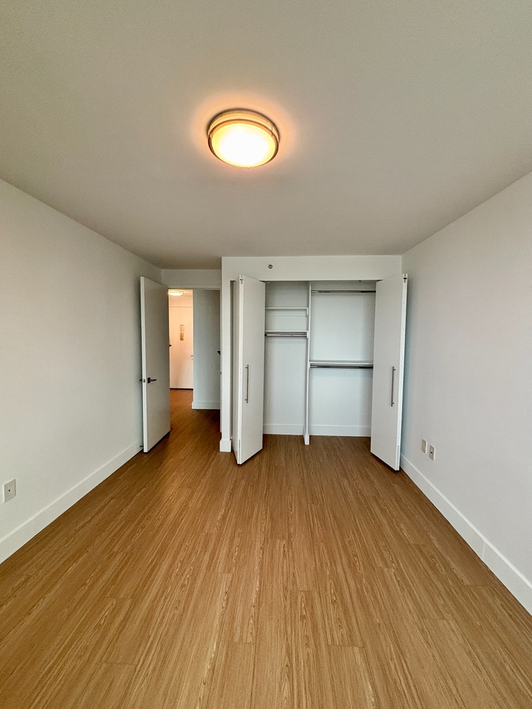 4705 Center Boulevard - Photo 11
