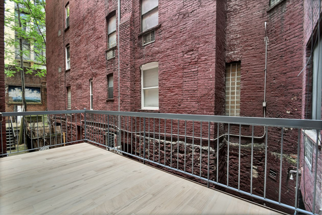 226 East 25th Street - Photo 6