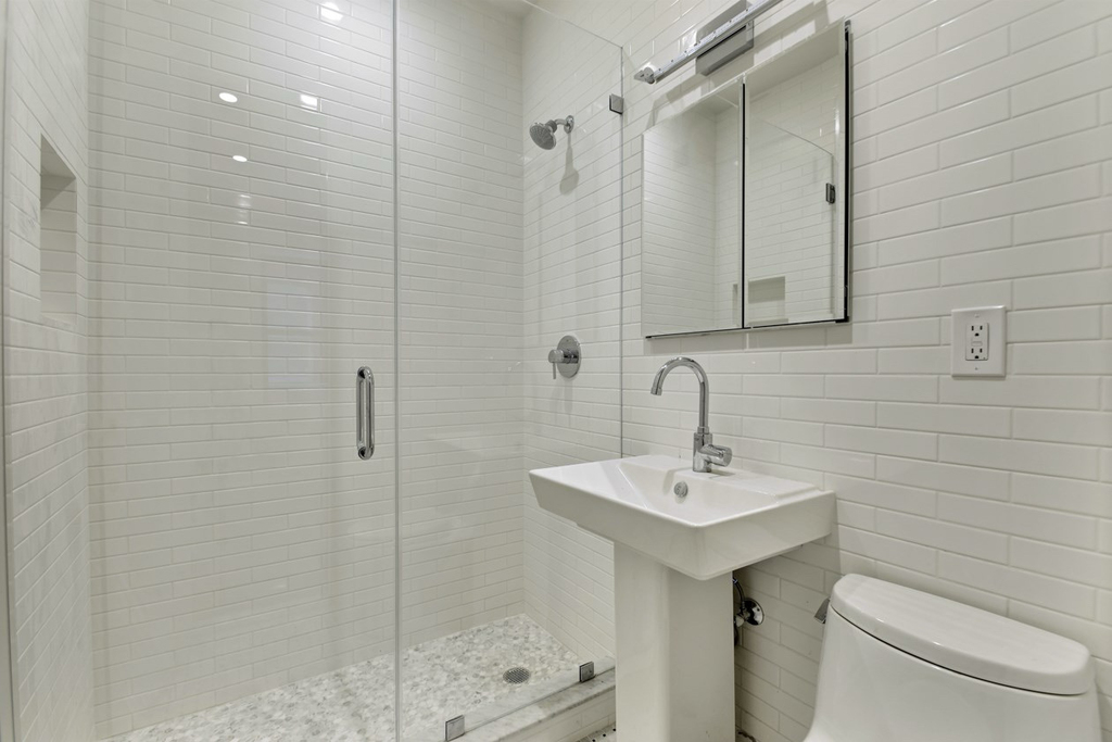 226 East 25th Street - Photo 3