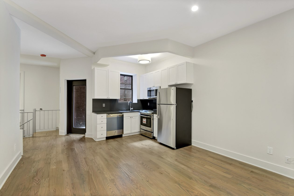 226 East 25th Street - Photo 0