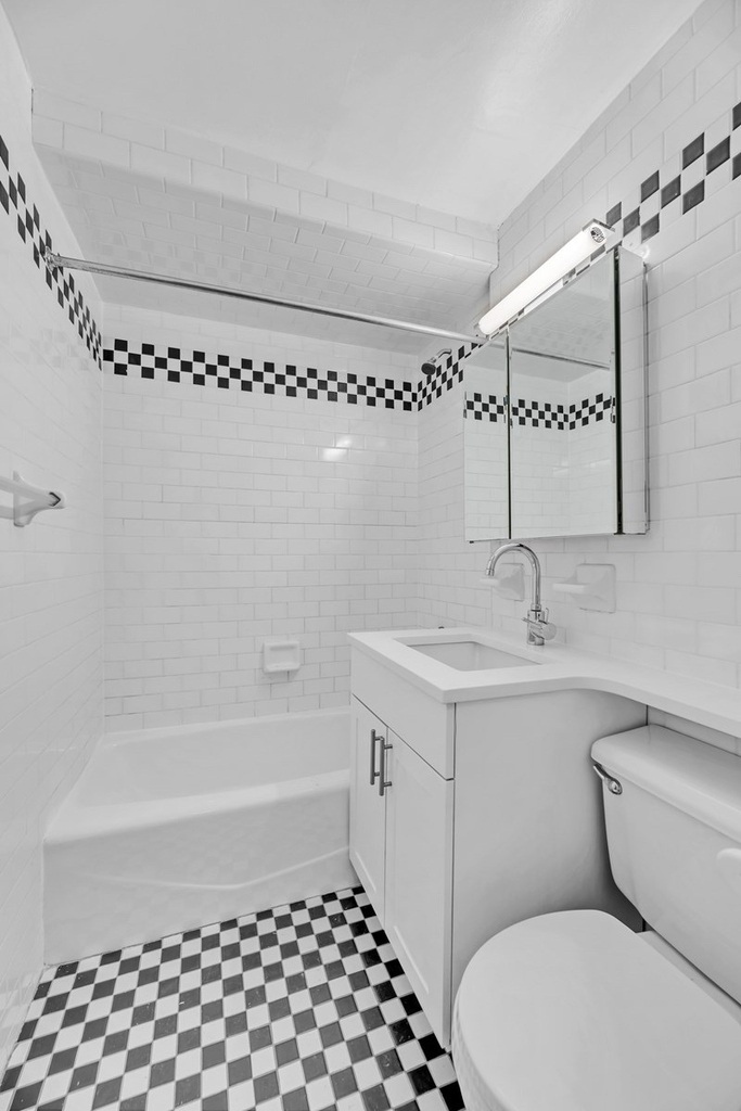 426 West 49th Street - Photo 4