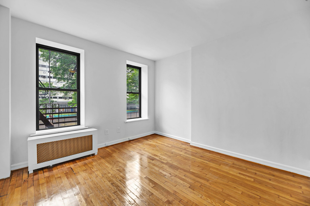 426 West 49th Street - Photo 1