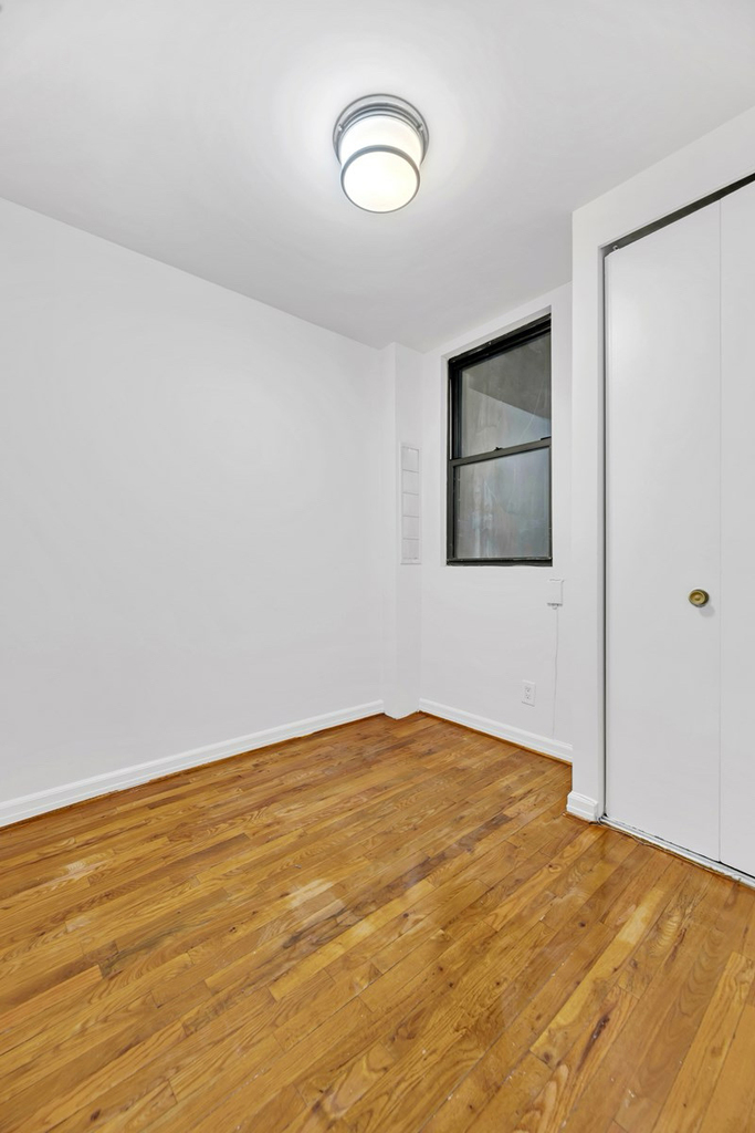 426 West 49th Street - Photo 3