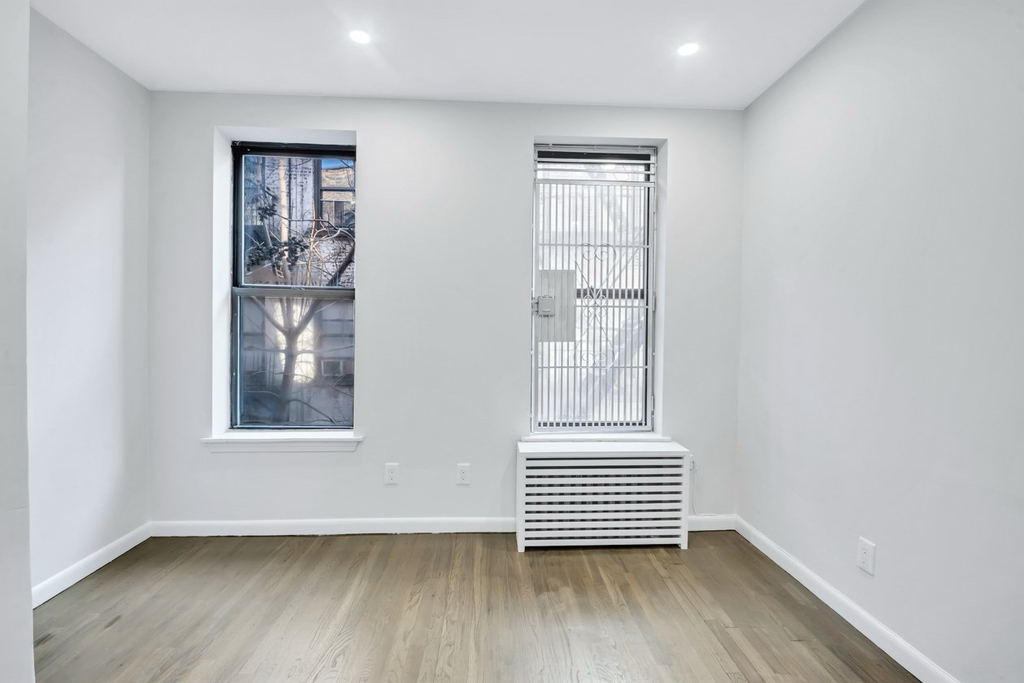414 West 49th Street - Photo 3