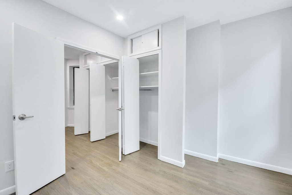 414 West 49th Street - Photo 4