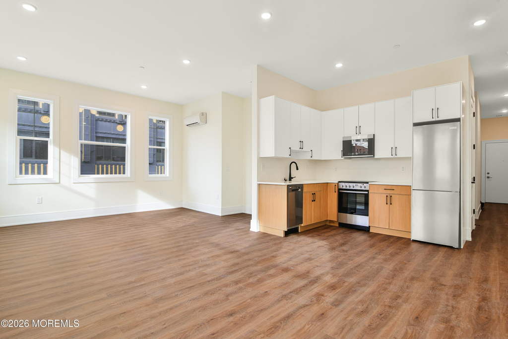 527 Bangs Avenue - Photo 1