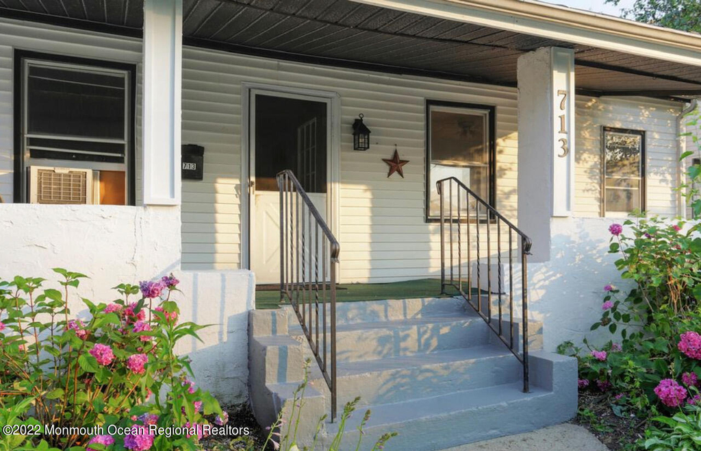 713 18th Avenue - Photo 0
