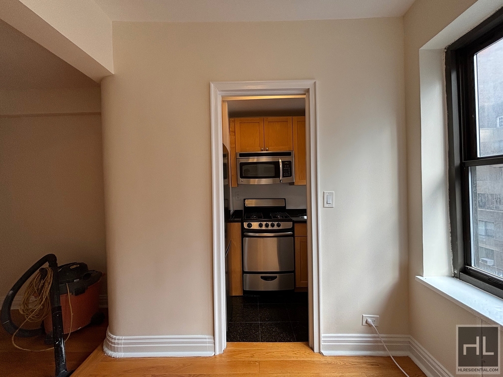 East 56 Street - Photo 3