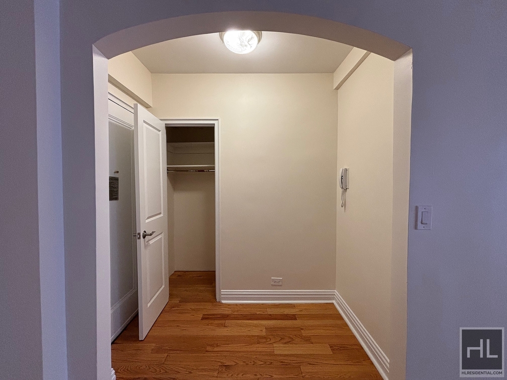East 56 Street - Photo 6