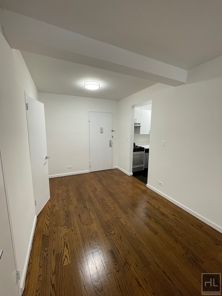 East 57 Street - Photo 8