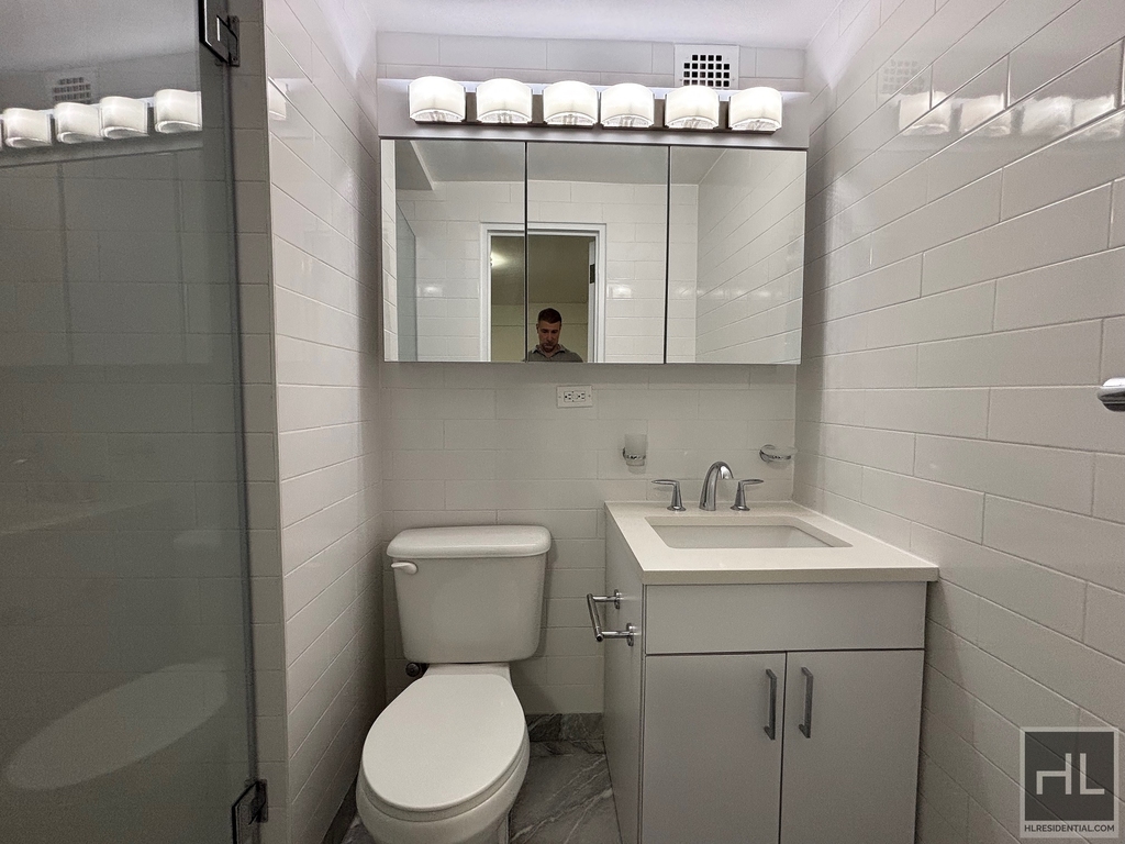 East 69 Street - Photo 5