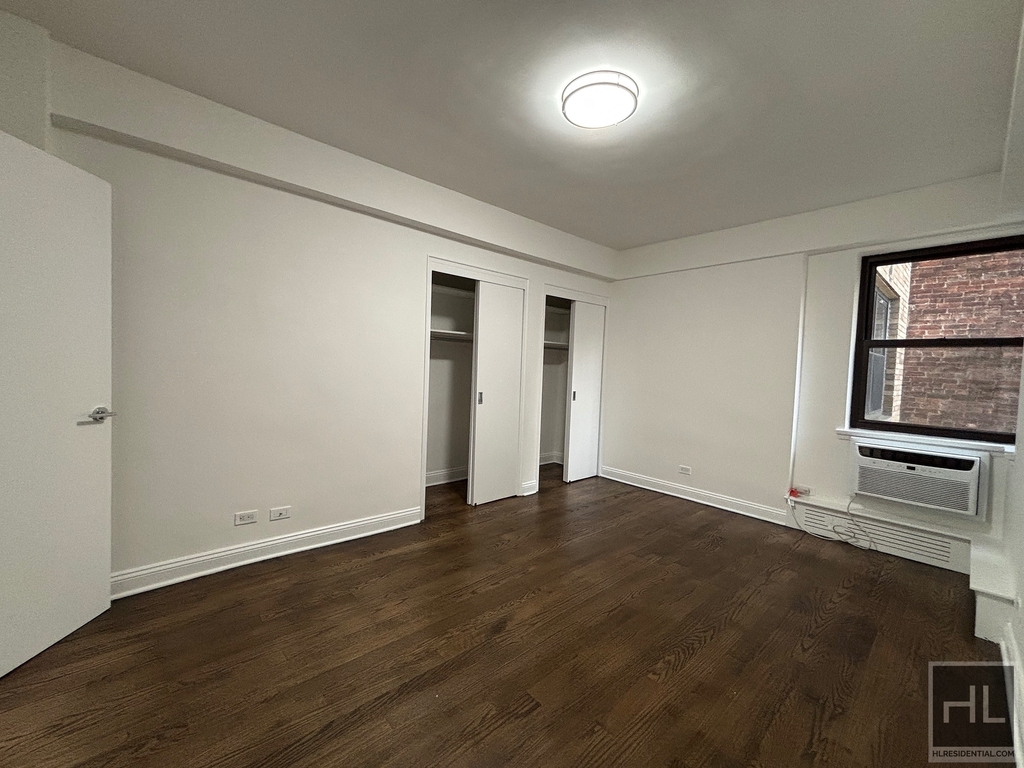 East 69 Street - Photo 3