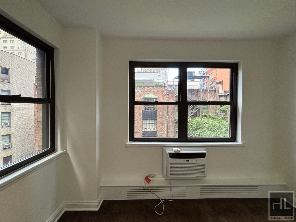 East 69 Street - Photo 7