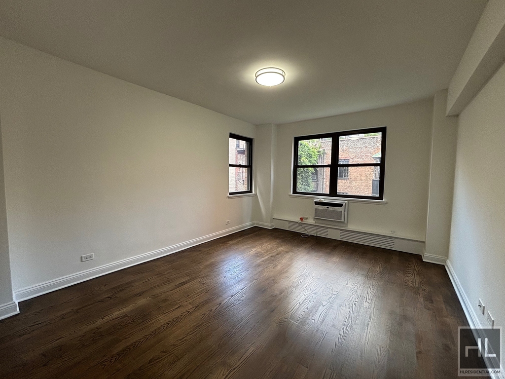 East 69 Street - Photo 6