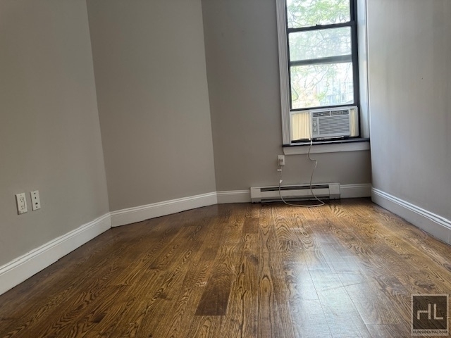 West 52 Street - Photo 4