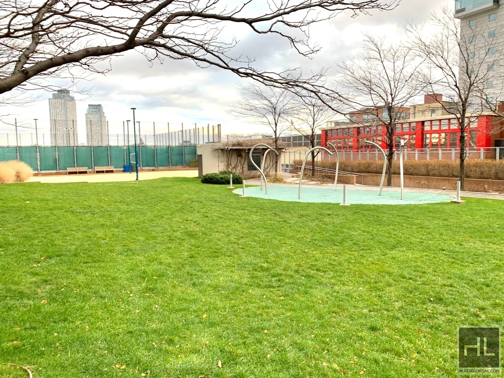 Center Boulevard - Photo 12