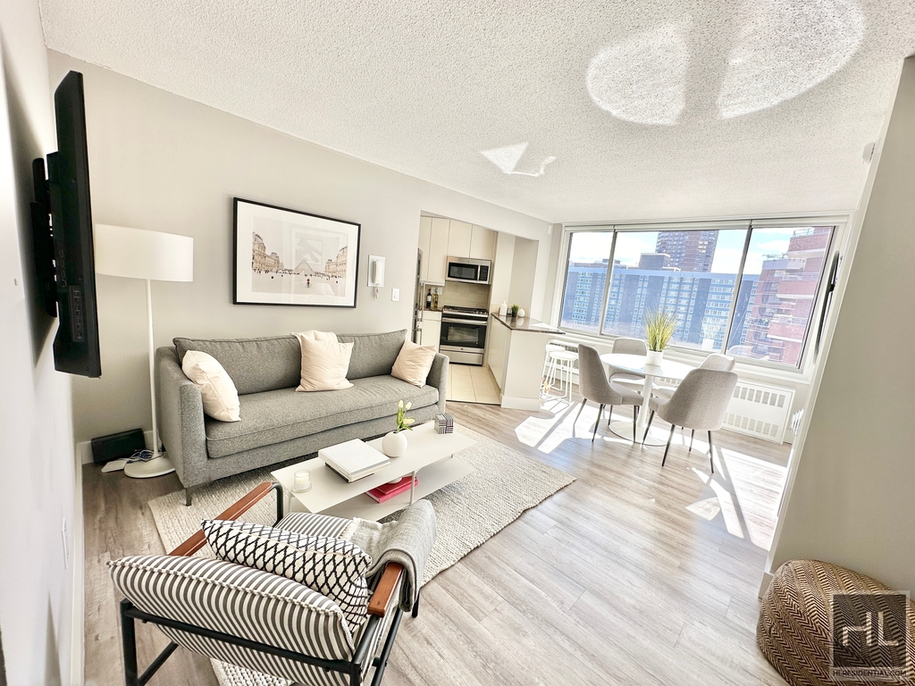 Second Avenue - Photo 1