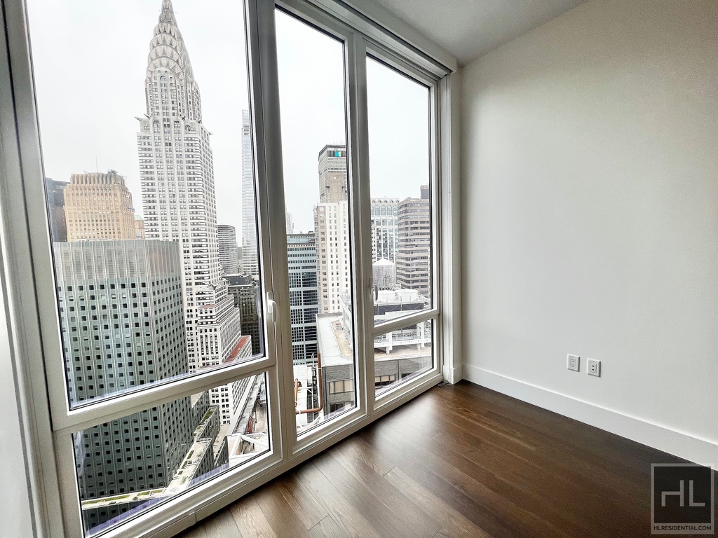 East 44th Street - Photo 0