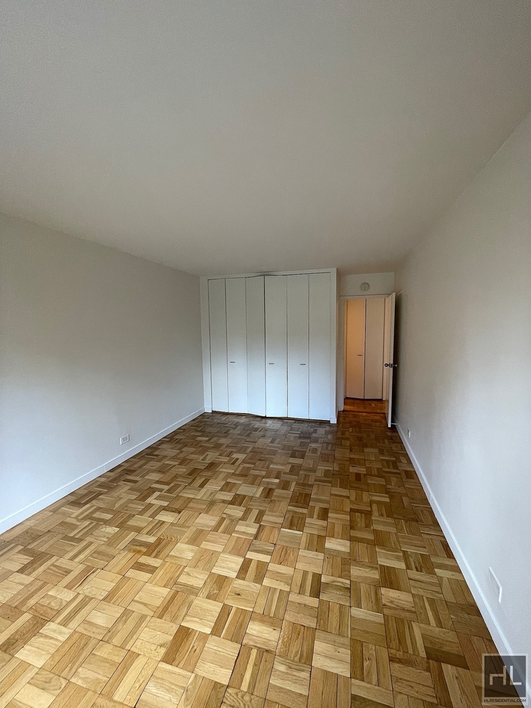 East 49 Street - Photo 3