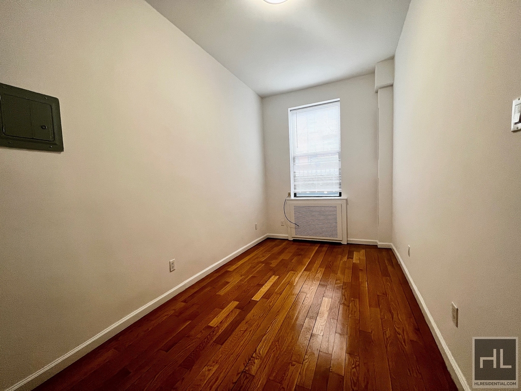 West 11 Street - Photo 1