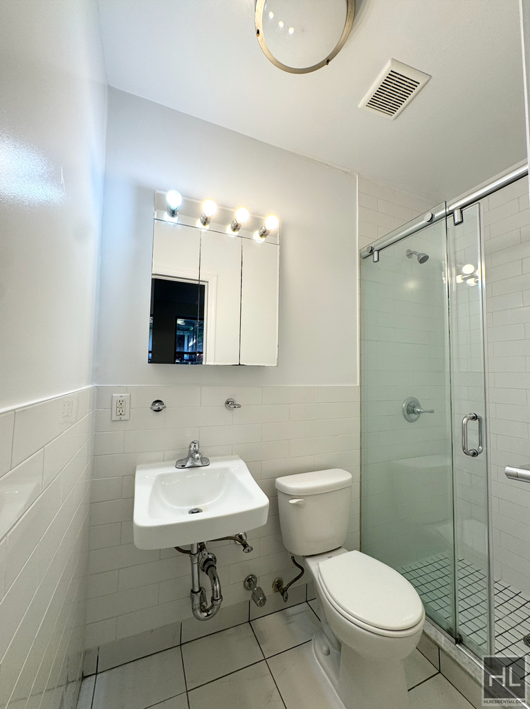 West 11 Street - Photo 0