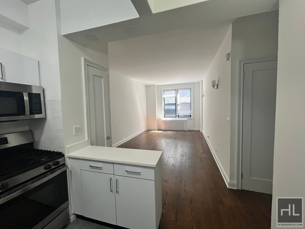 West 22 Street - Photo 1
