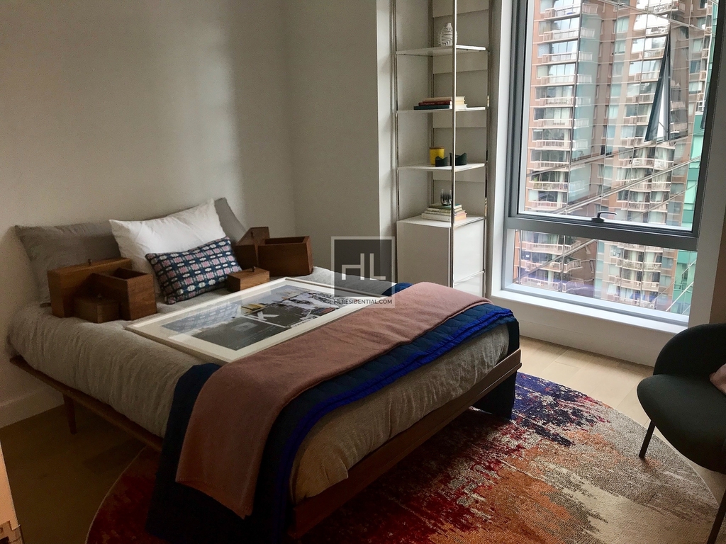 East 39th Street - Photo 2
