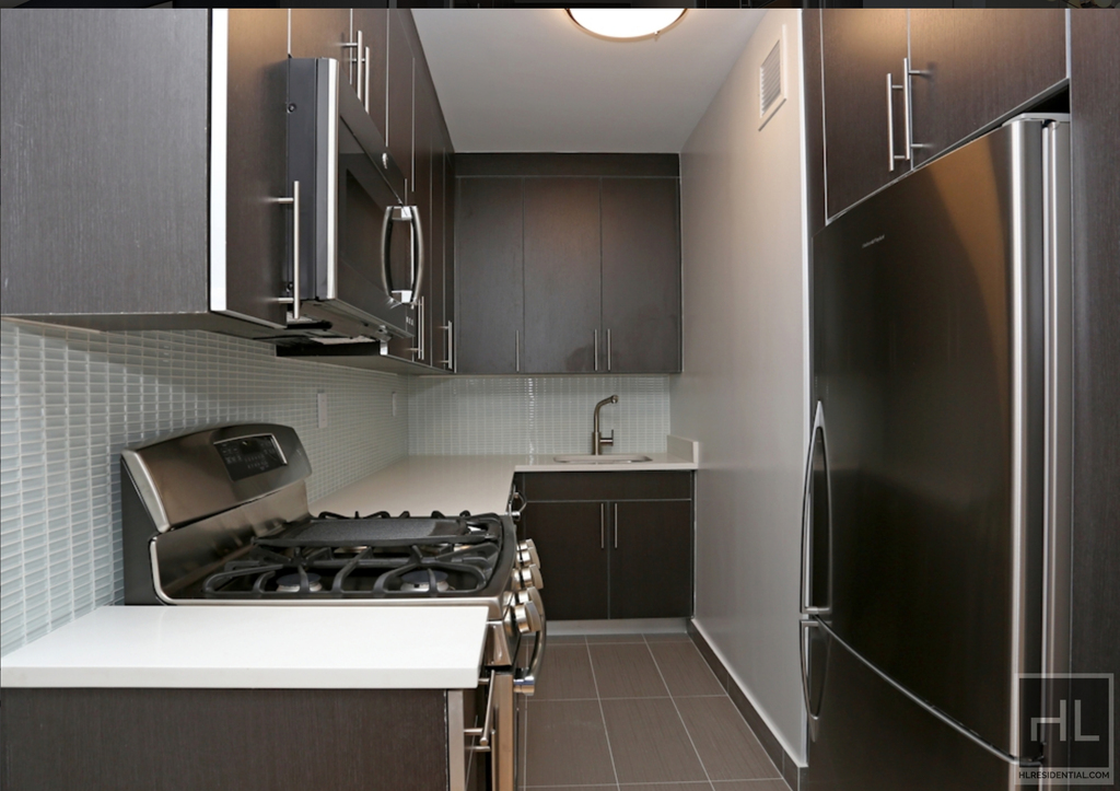 West 53 Street - Photo 2