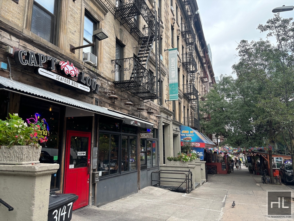 Broadway - Photo 8