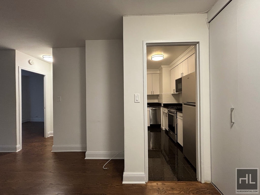 5 Avenue - Photo 2