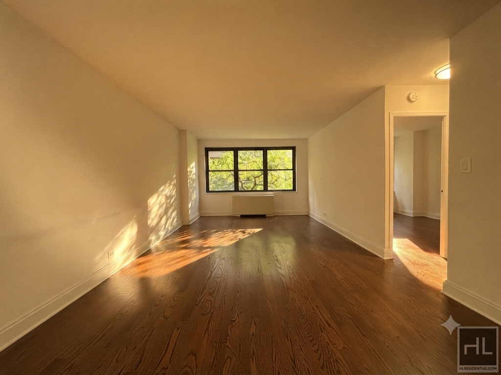 5 Avenue - Photo 1