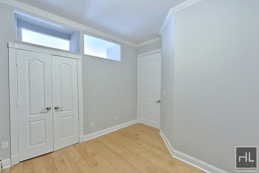 Avenue B - Photo 3