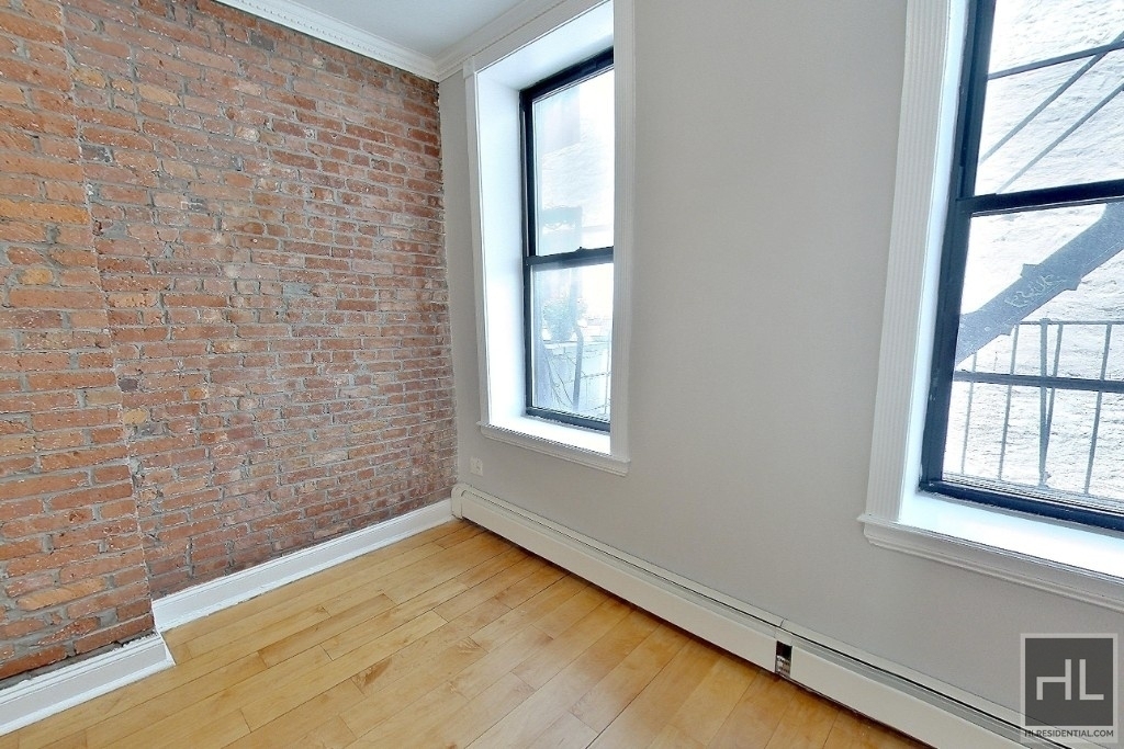 Avenue B - Photo 1
