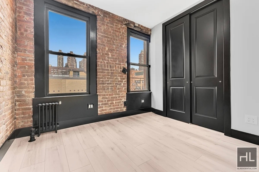 West 52nd Street - Photo 1