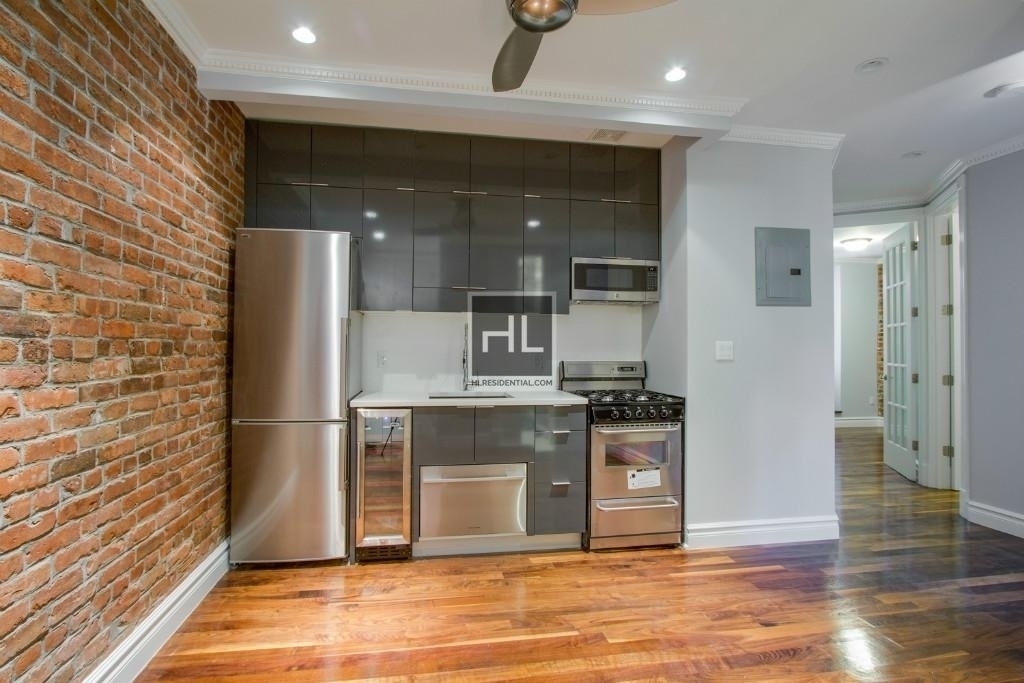 West 103 Street - Photo 1