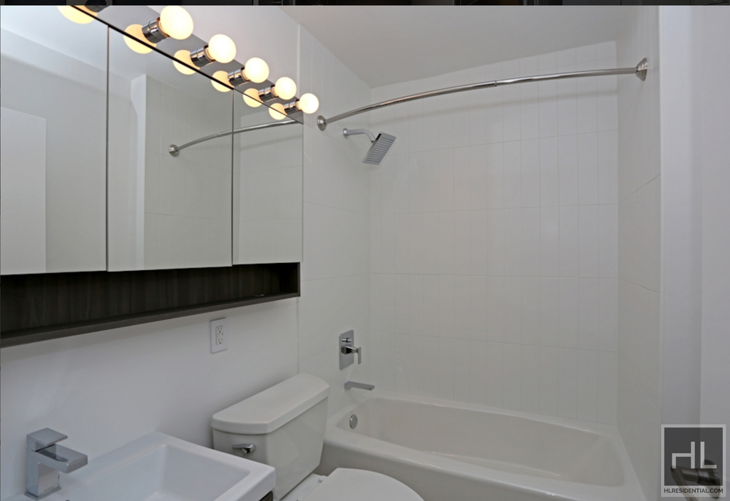 West 53 Street - Photo 4