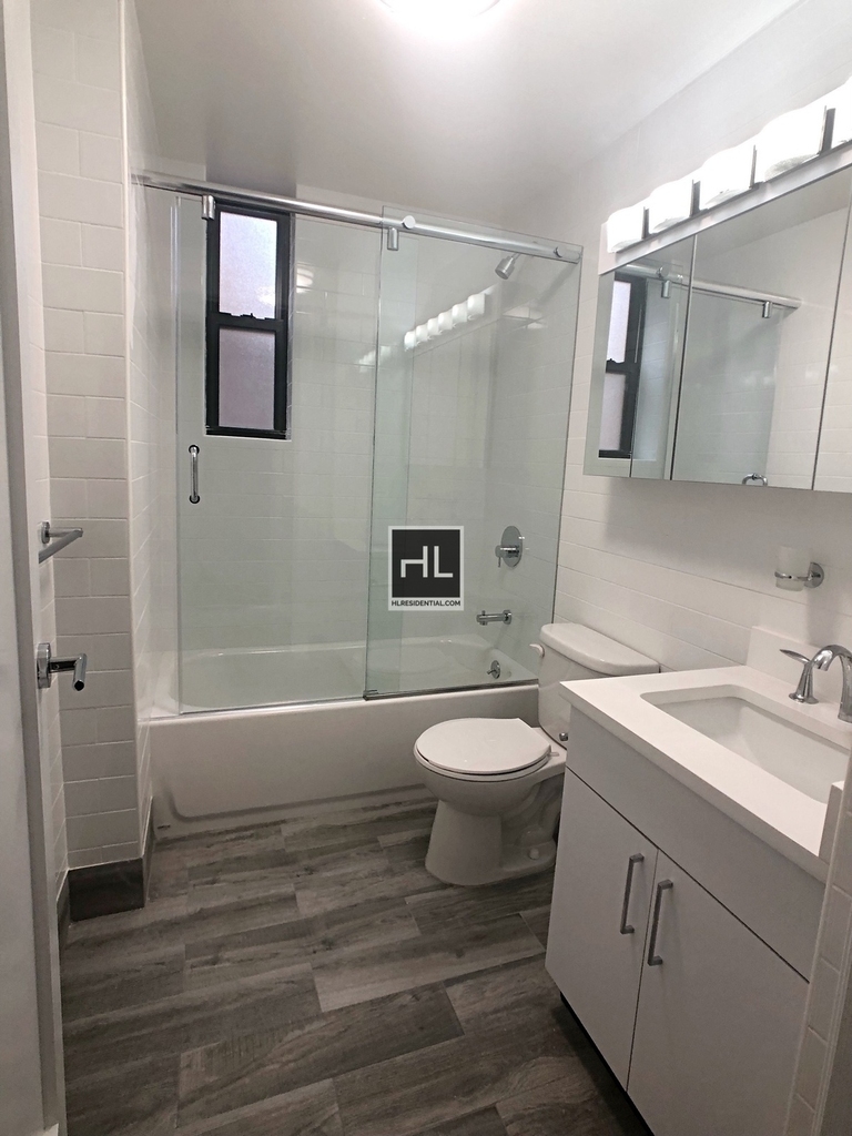 West 68 Street - Photo 6