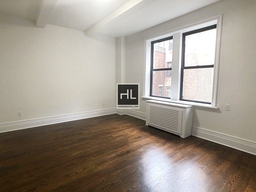 West 68 Street - Photo 1