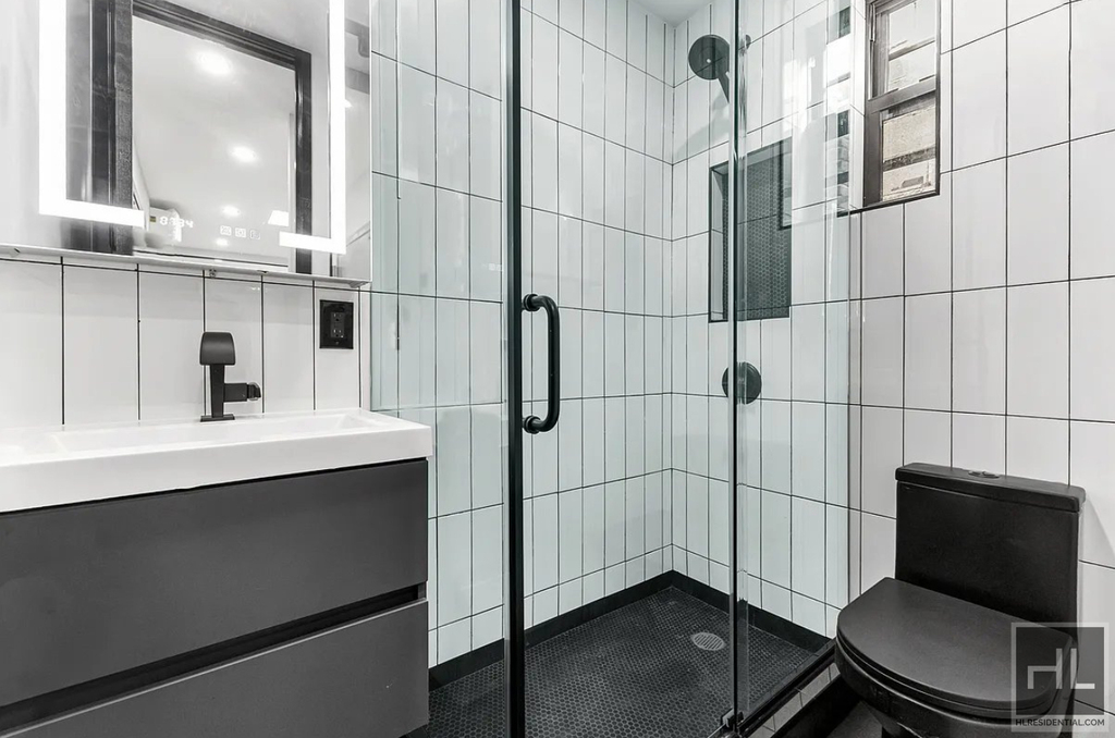 West 52nd Street - Photo 2