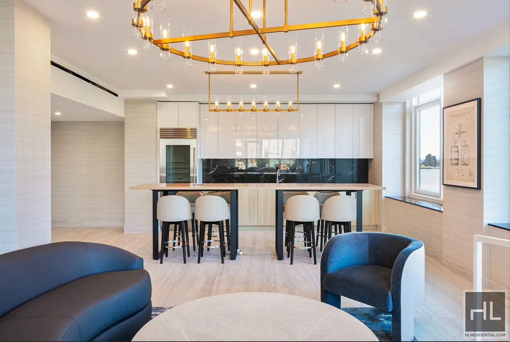 1st Avenue - Photo 10