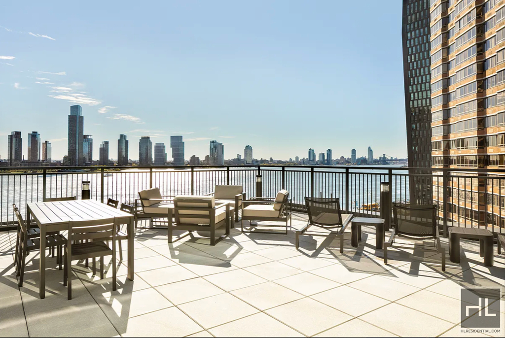 1st Avenue - Photo 12