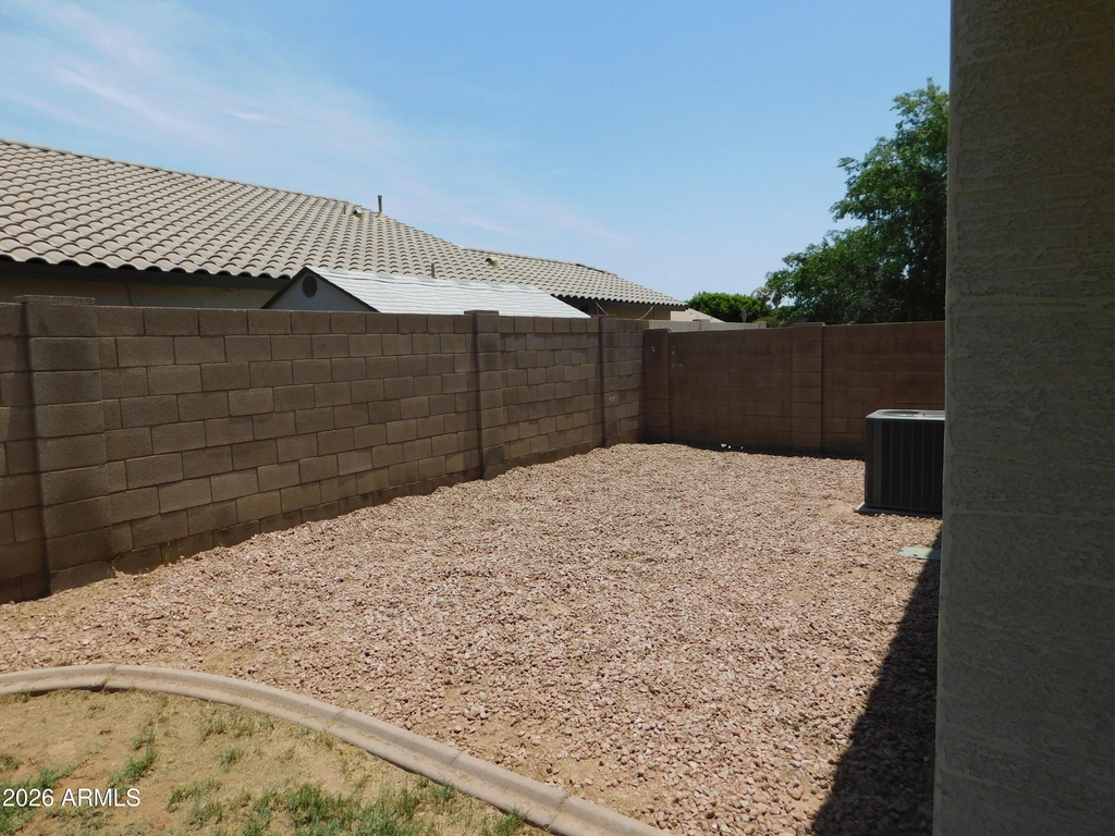 2430 E Fairview Street - Photo 18